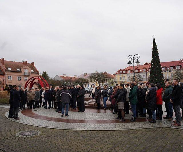 Tablica pamiątkowa na serockim ratuszu