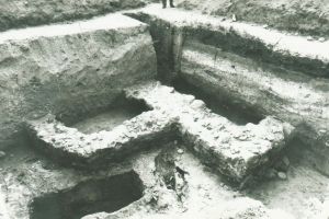 Fundamenty kaplicy, foto Państwowe Muzeum Archeologiczne w...