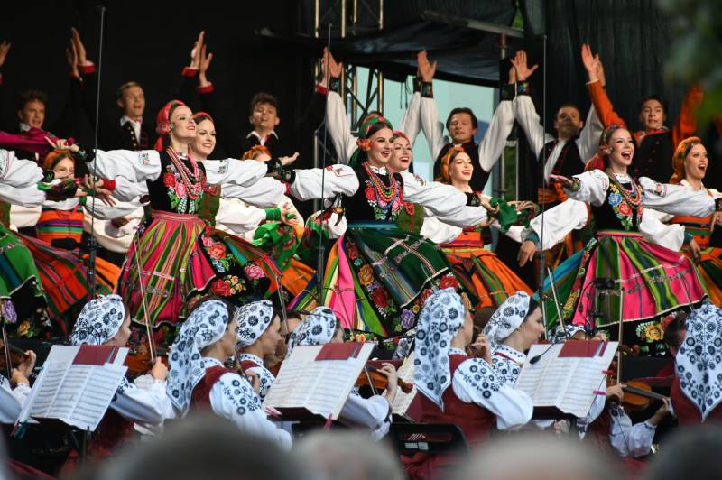 Niezapomniany koncert „Mazowsza” na rynku w Serocku