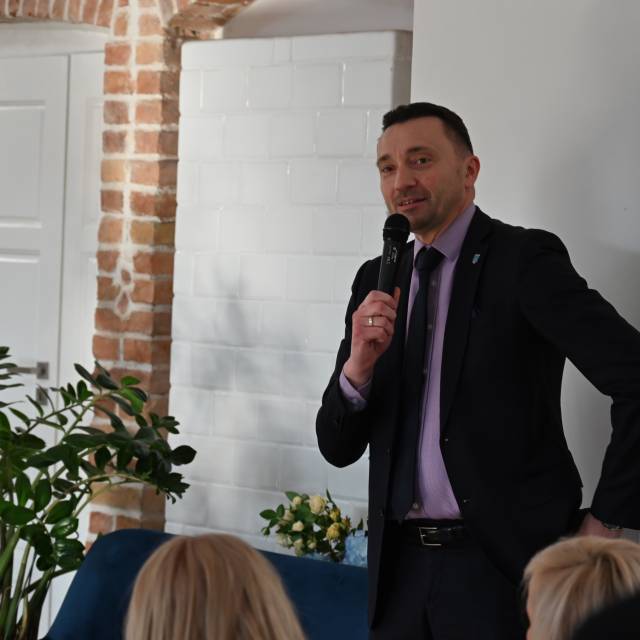 Podpisanie aneksów do umowy o partnerstwie i umowy dotacyjnej w ramach projektu budowy linii kolejowej Zegrze-Przasnysz