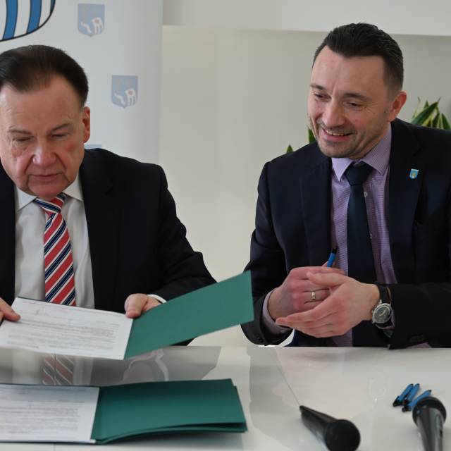 Podpisanie aneksów do umowy o partnerstwie i umowy dotacyjnej w ramach projektu budowy linii kolejowej Zegrze-Przasnysz