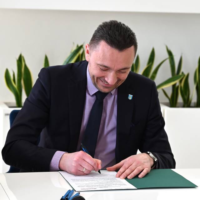 Podpisanie aneksów do umowy o partnerstwie i umowy dotacyjnej w ramach projektu budowy linii kolejowej Zegrze-Przasnysz