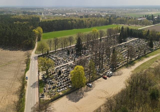 Widok na cmentarz w Woli Kiełpińskiej. Nekropolia powstała pod koniec XIX w. (fot. A. Spodobalski).